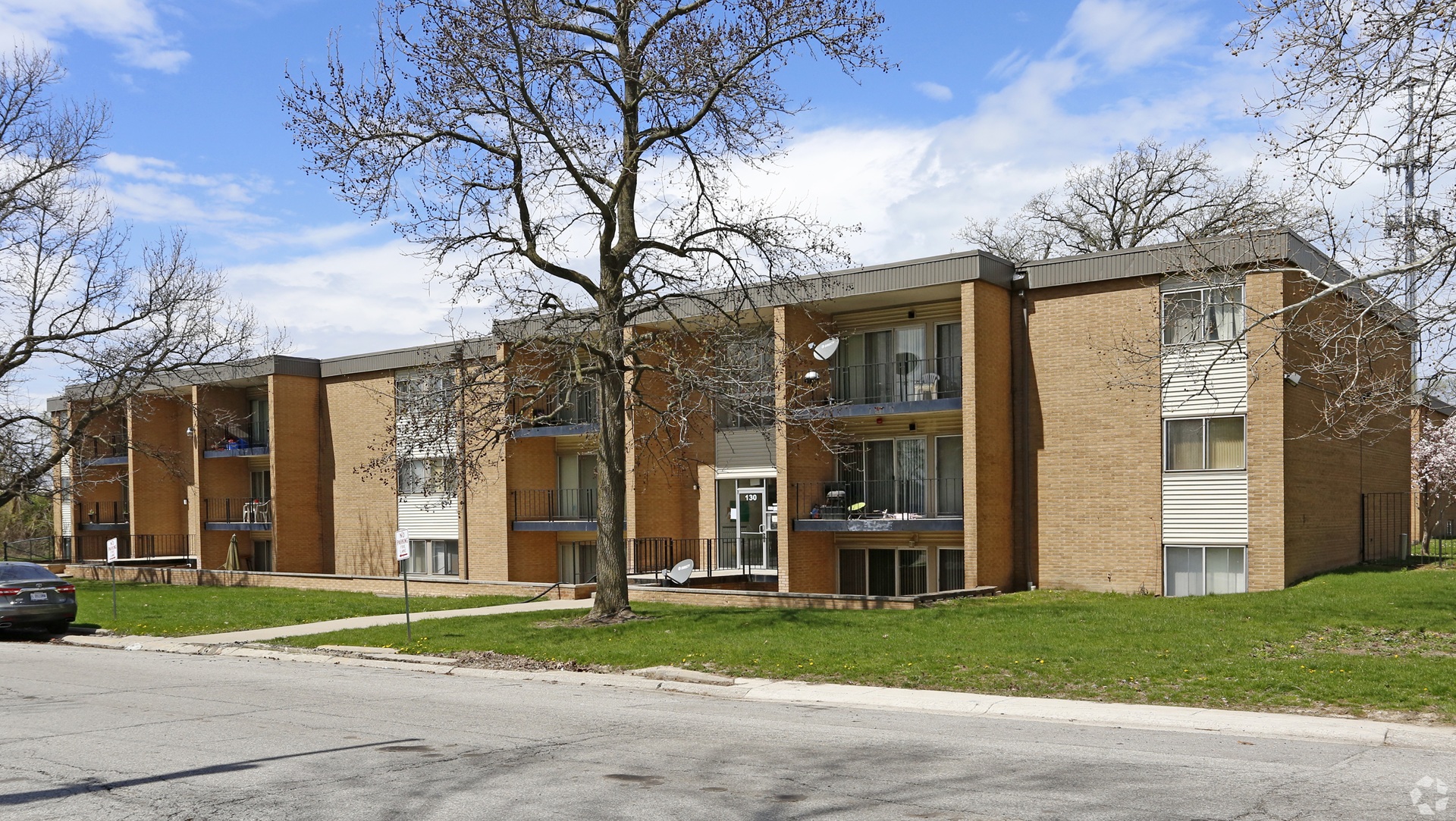 Meadowlane Apartments exterior in Merrillville Indiana