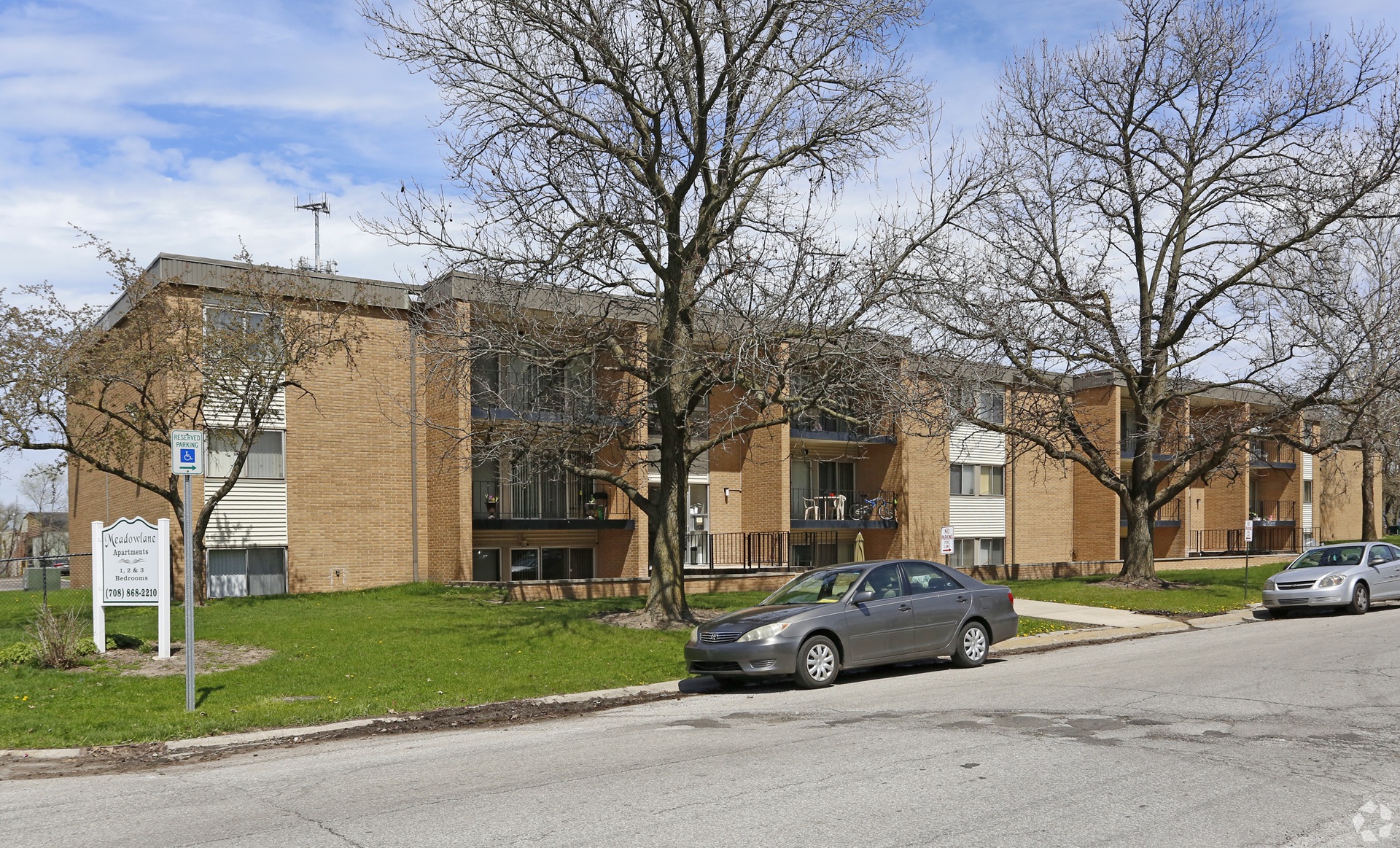 Meadowlane Apartments exterior in Merrillville Indiana