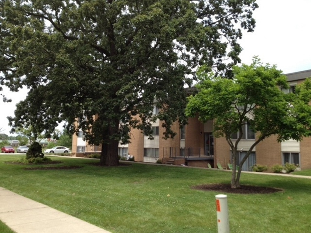 Meadowlane Apartments exterior in Merrillville Indiana
