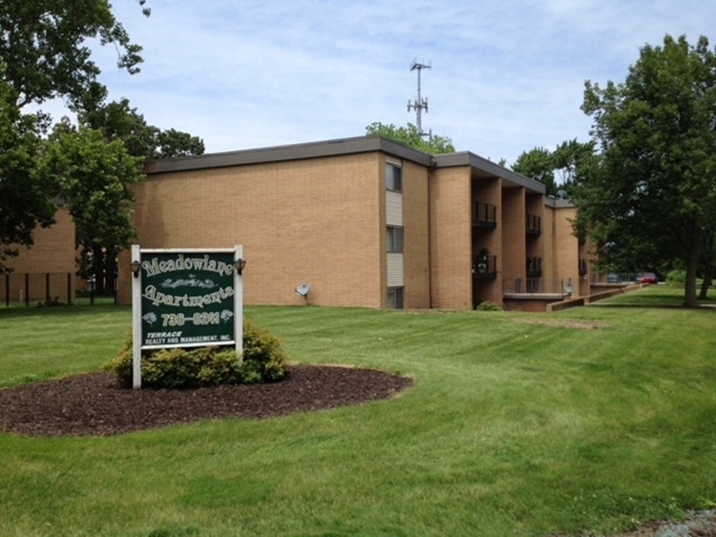 Meadowlane Apartments exterior in Merrillville Indiana