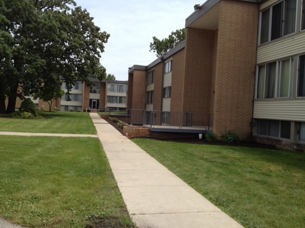 Meadowlane Apartments exterior in Merrillville Indiana