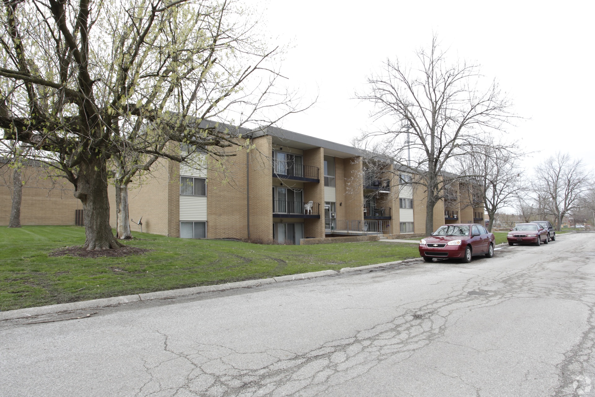Meadowlane Apartments exterior in Merrillville Indiana