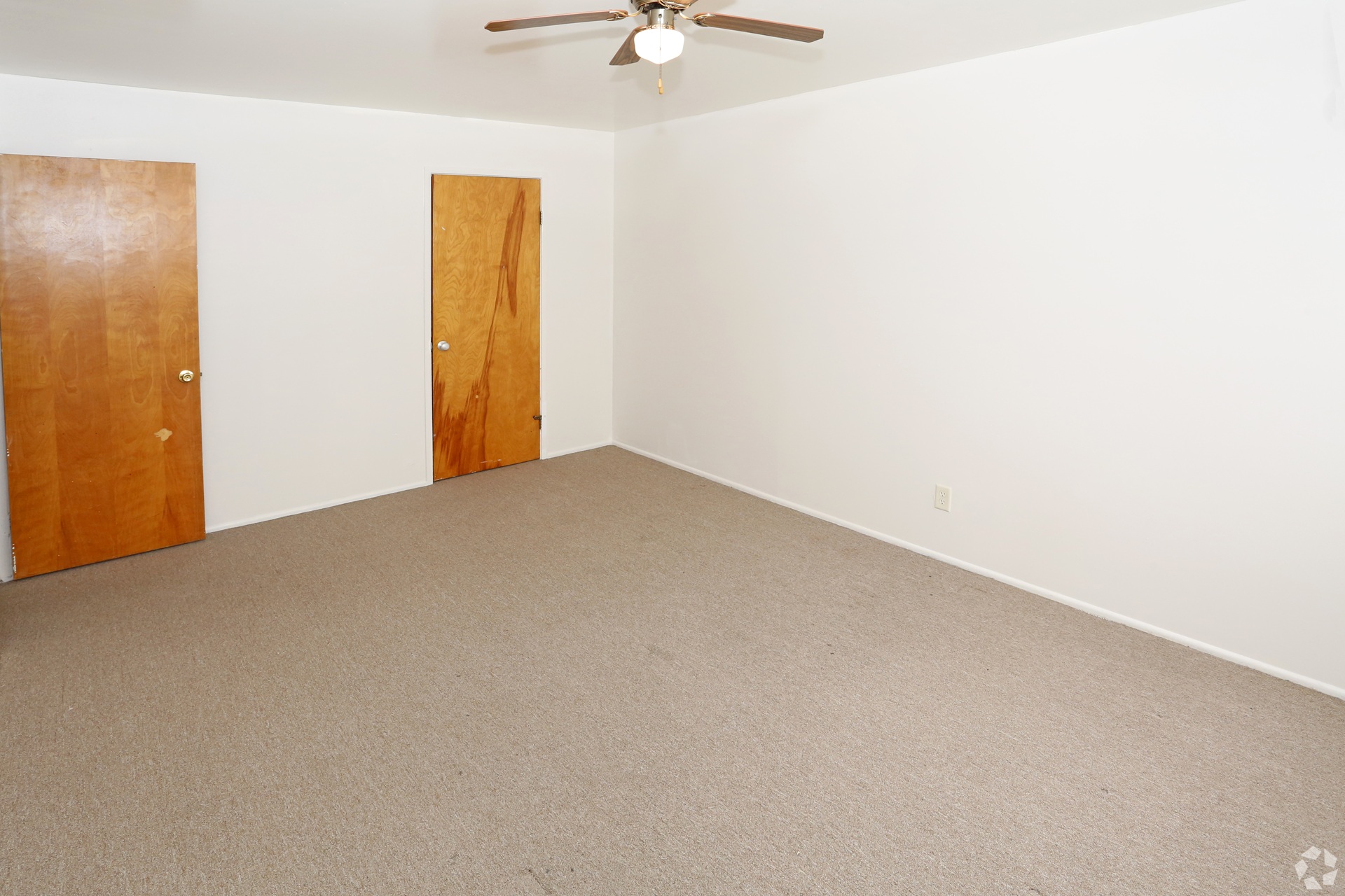 Meadowlane Apartments living room in Merrillville Indiana